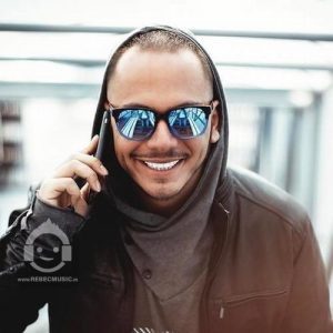 دانلود آهنگ حواست نیست – اشوان